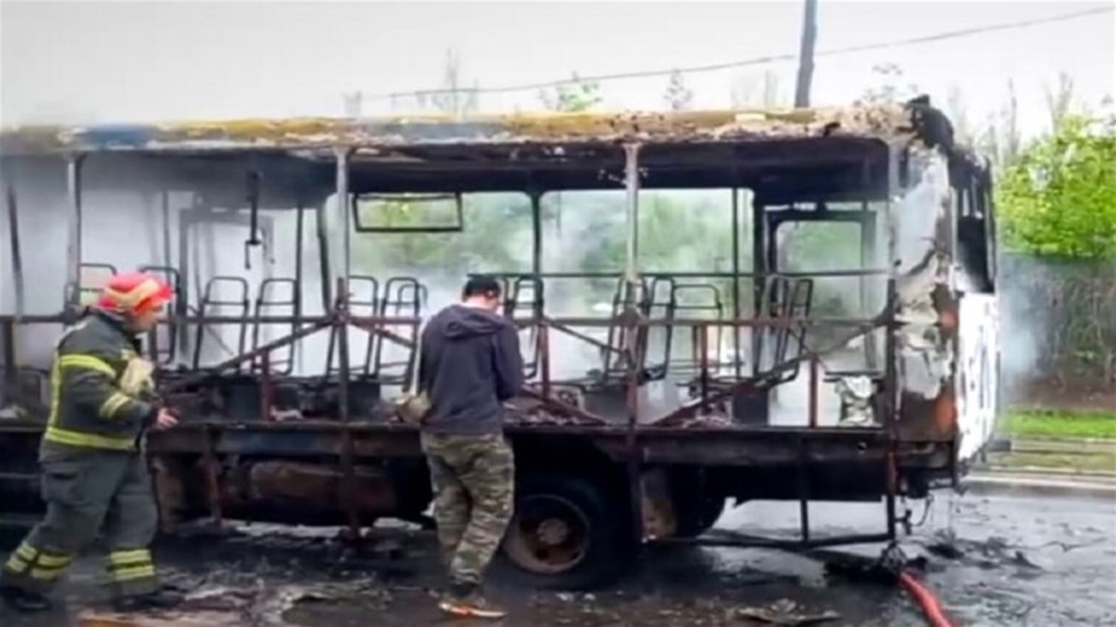 مقتل 7 أشخاص إثر سقوط صاروخ على حافلة ركاب في أوكرانيا