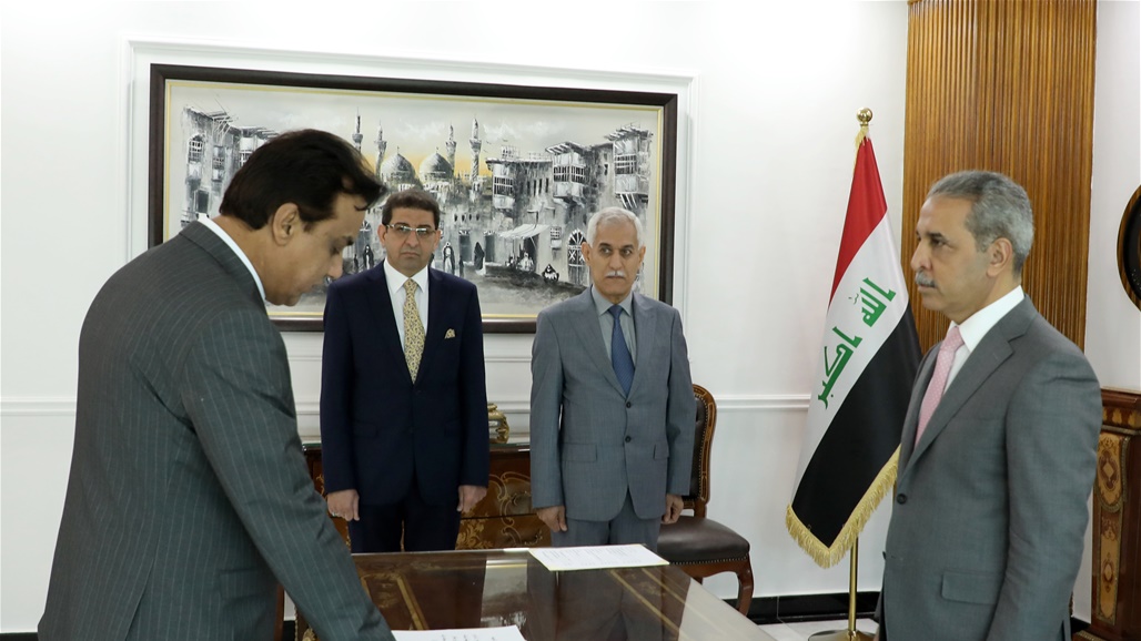 حسين عبد السادة بهير يؤدي اليمين القانونية أمام رئيس مجلس القضاء الأعلى