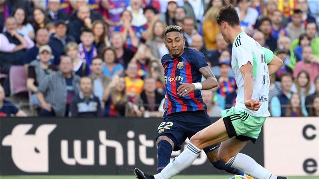 رافينيا يكسر حاجز الصمت ويحسم جدل رحيله عن برشلونة 