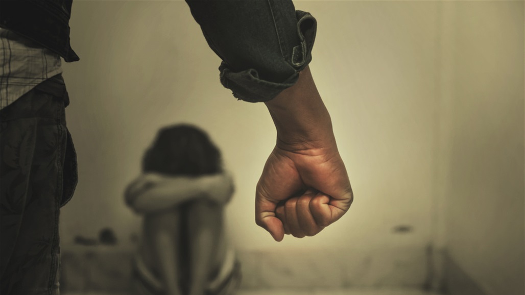 العراقيون يتداولون فيديو لاب يعنف ابنه بـ"قساوة".. تعرف على التفاصيل الكاملة