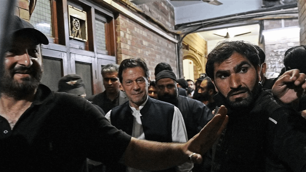 باكستان.. الإفراج عن عمران خان بكفالة بعد إلغاء توقيفه