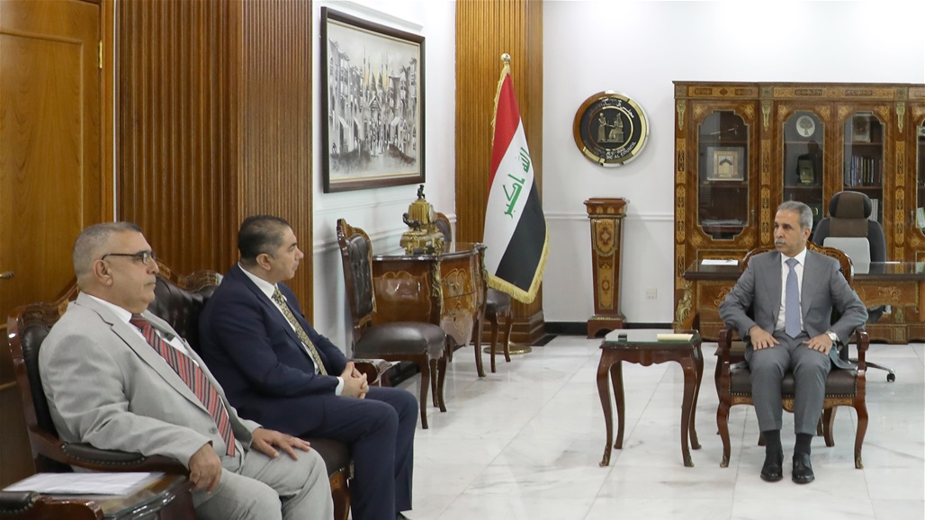 زيدان يبحث مع نقيب الأطباء ملف مراكز التجميل غير المجازة 