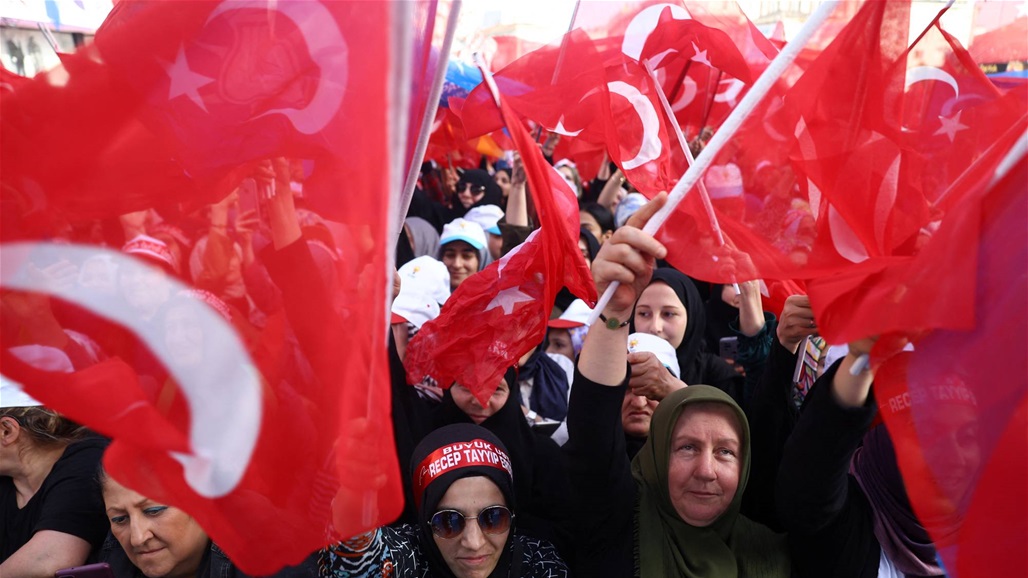 أبواب الاقتراع تُفتح أمام الناخبين.. تركيا &quot;حائرة&quot; بين إردوغان وأوغلو
