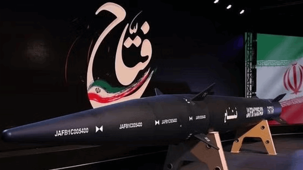 إيران تزيح الستار عن صاروخ "فتاح".. يفوق سرعة الصوت ودقته "عالية"