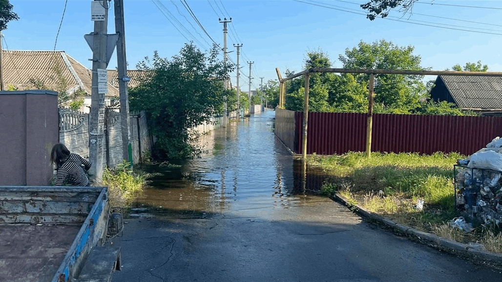 أوكرانيا تعلن اجلاء 17 ألف مدني بسبب فيضانات سد كاخوفكا