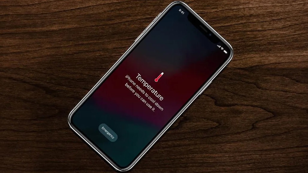 توقف أجهزة الهاتف بالصيف.. تحذيرات من طرق التبريد والحل "بسيط"!
