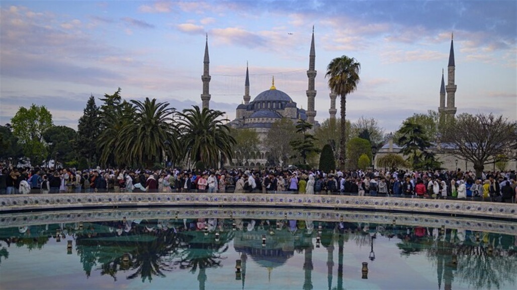 تركيا.. طفل يداعب إمام مسجد أثناء تلاوته القرآن (فيديو)