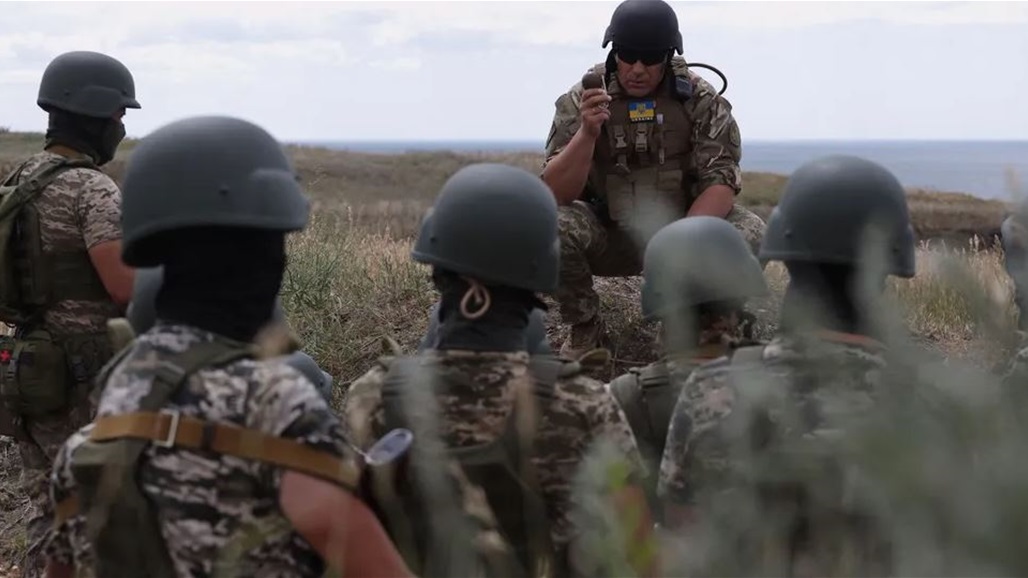 حولتهم "من مدنيين لجنود".. خفايا تدريب بريطانيا لأكثر من 17 ألف أوكراني 