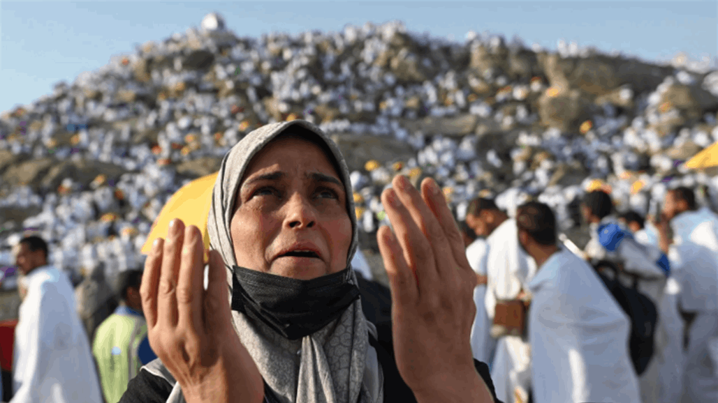 السومرية تنشر أبرز لقطات الحجاج خلال الوقوف على جبل عرفات في السعودية 