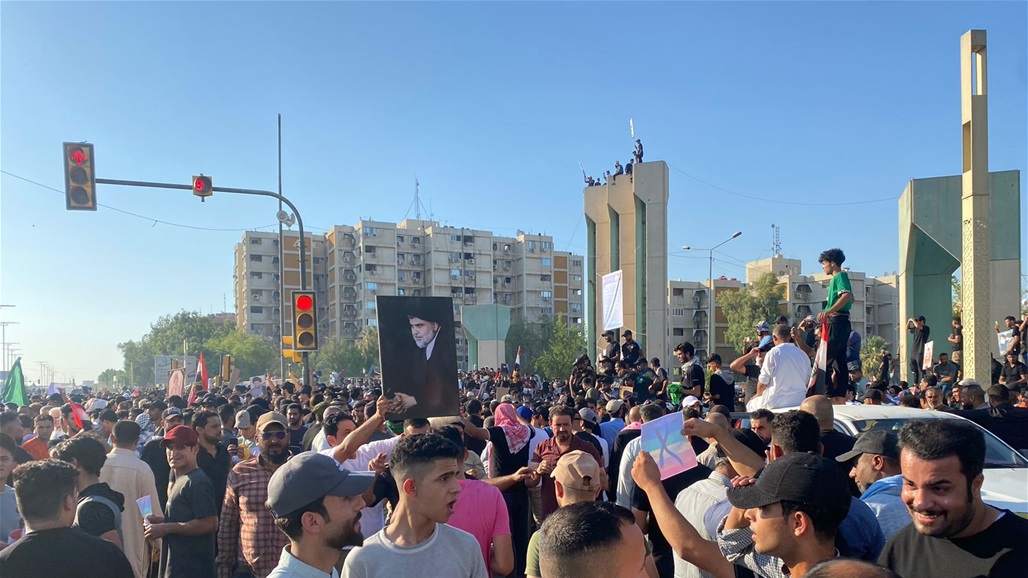 بدء انسحاب المحتجين من امام السفارة السويدية (صور)