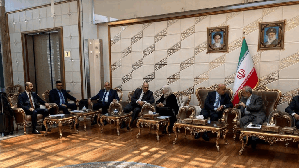 بزيارة رسمية.. وزير الصحة يصل إلى طهران 