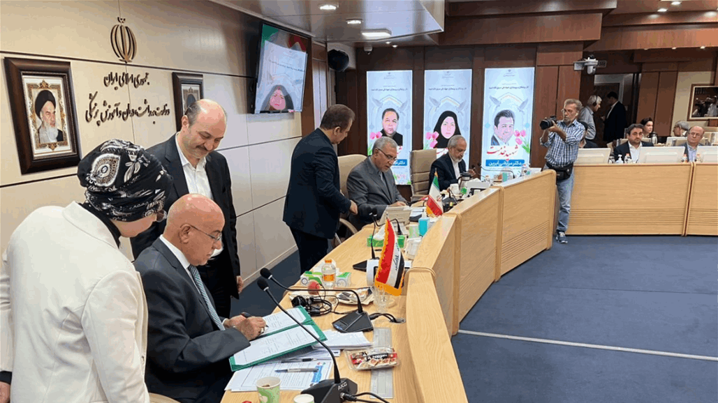 العراق وإيران يوقعان مذكرة تفاهم للتعاون الصحي.. هذه تفاصيلها