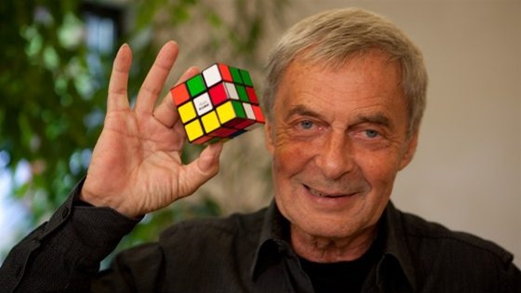 مبتكر لعبة "مكعب روبيك الشهير" يحتفل بعيد ميلاده الـ 79