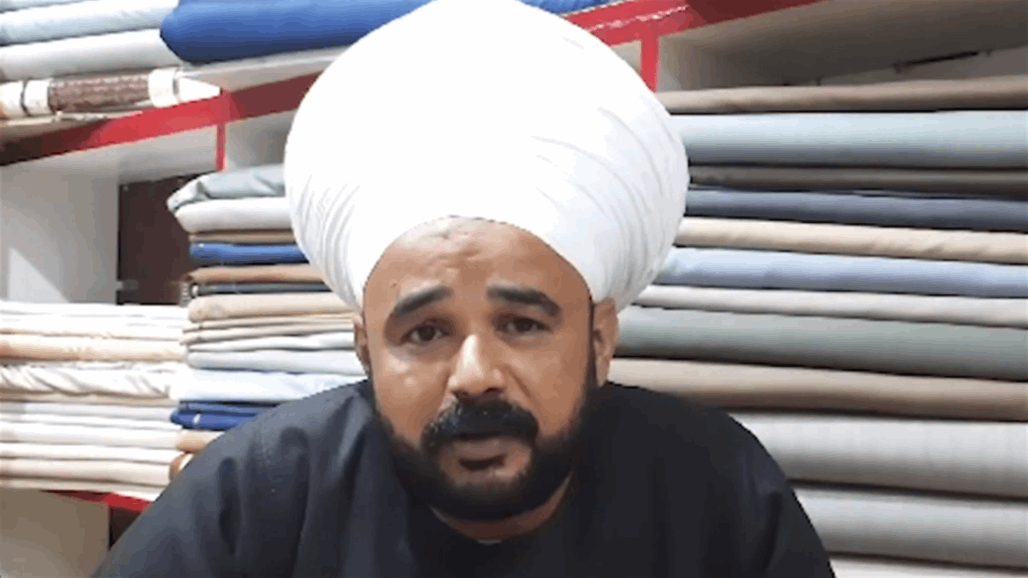 استكمالا لمسيرة عائلته.. صعيدي يرتدي عمامة بطول 6 أمتار