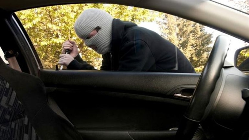 بالفيديو.. لص يسرق سيارة ويتفاجأ بطفل داخلها في امريكا