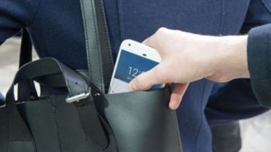 تُنقل للعراق.. سرقة "الهواتف المحمولة" تغزو شوارع إيران والبطالة تفاقم الأزمة 