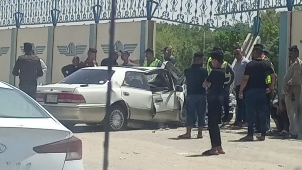 سيارة تقتحم الجدار الخارجي لمطار النجف وتُصيب سائقها بجروح (صور)
