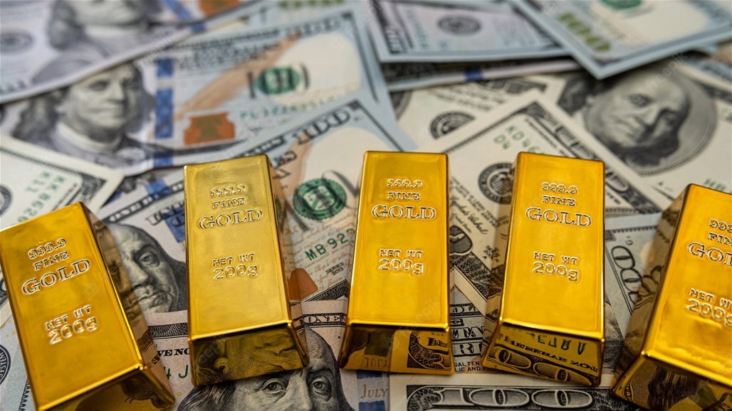 سوق العملات.. الذهب يرتفع عالمياً مع تراجع الدولار 