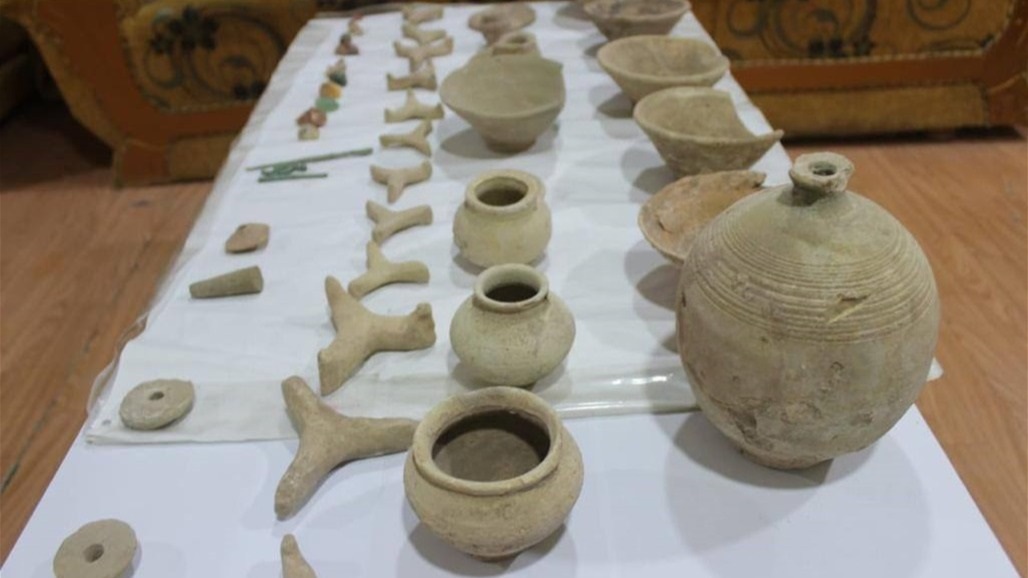 العثور على 52 قطعة أثرية في ذي قار.. تعود لعصور تاريخية قديمة (صور) 