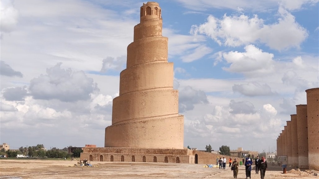 مِئذَنتا &quot;أبو دلف&quot; و&quot;الملوية&quot; يثيران الجدل بجواز السفر العراقي! (صور)