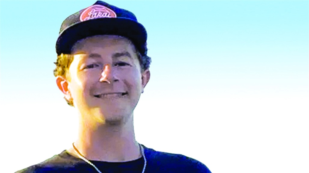 هاجمه قرش ولسعه قنديل.. صياد أمريكي ينجو من موت "محقق" في البحر