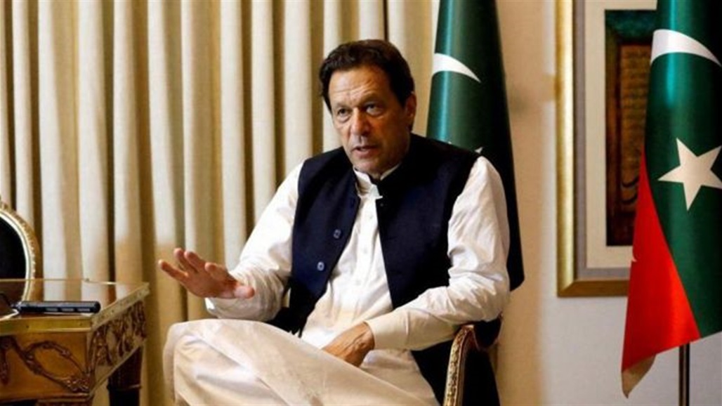 باكستان.. منع عمران خان من ممارسة السياسة