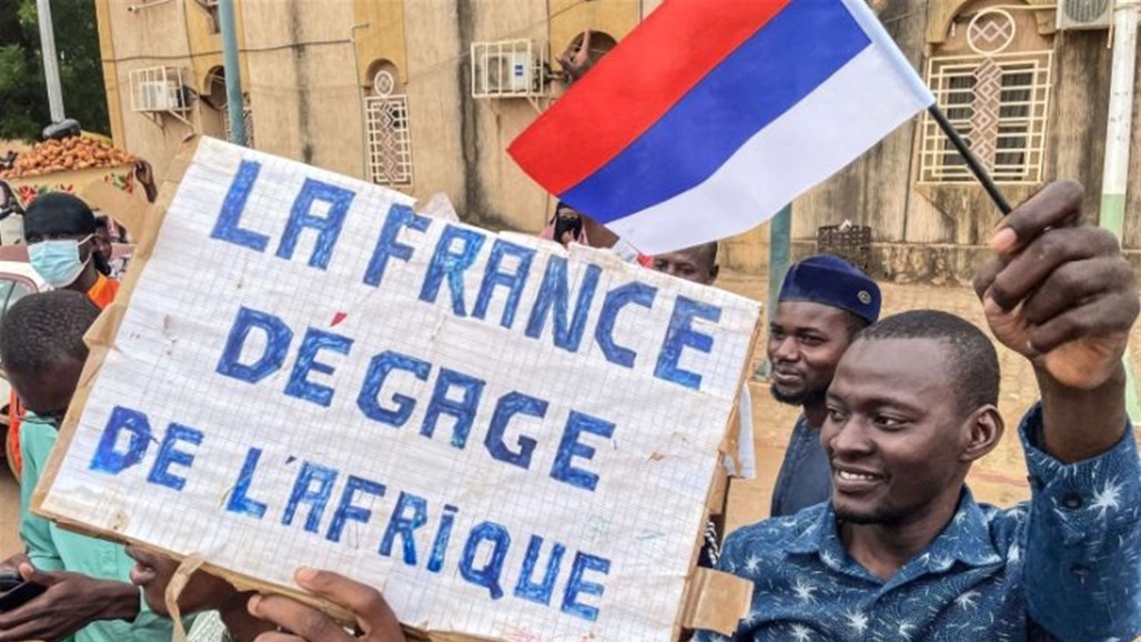 انقلابيو النيجر يتهمون فرنسا باختراق المجال الجوي وقطع الاتصالات  