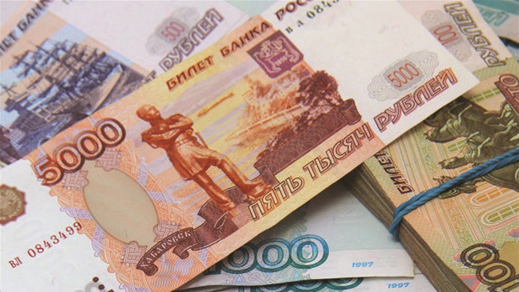 الروبل الروسي إلى أدنى مستوياته أمام الدولار منذ أكثر من سنة