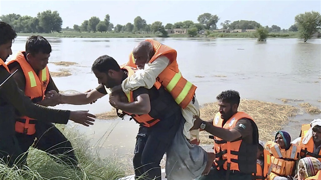 بسبب الفيضانات.. اجلاء اكثر من 100 الف باكستاني من مناطقهم 