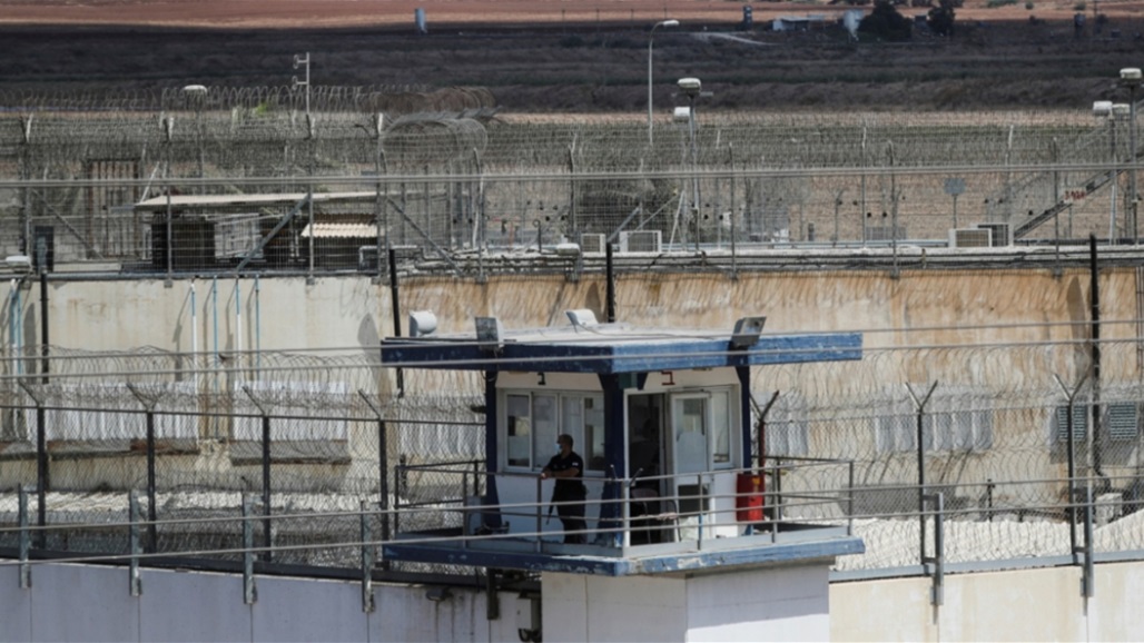 فيديو يوثق انتهاكات بحق أسرى فلسطينيين بأحد سجون &quot;إسرائيل&quot;