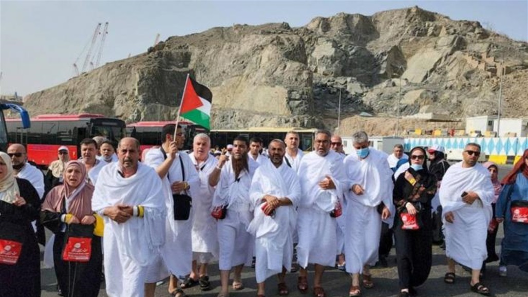 السعودية تعتقل معتمرًا دعا للفلسطينيين وآخر ارتدى الكوفية.. اليكم الحقيقة