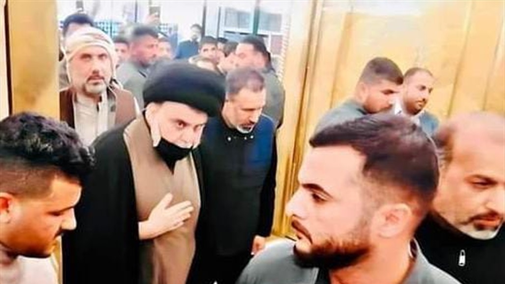 الصدر يجري زيارة إلى مرقد الإمام علي (ع)