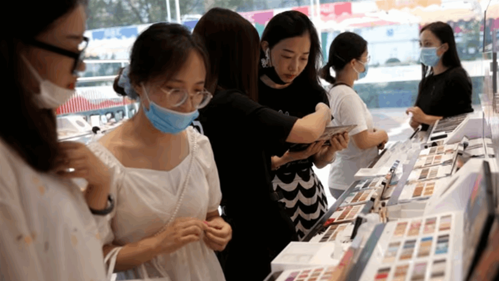 ماركات التجميل العالمية تواجه مصيرا مجهولا في ثاني أكبر سوق بالعالم