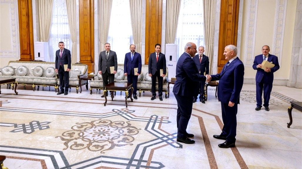 محافظ كربلاء يستلم المرسوم الجمهوري الخاص به (صور) 