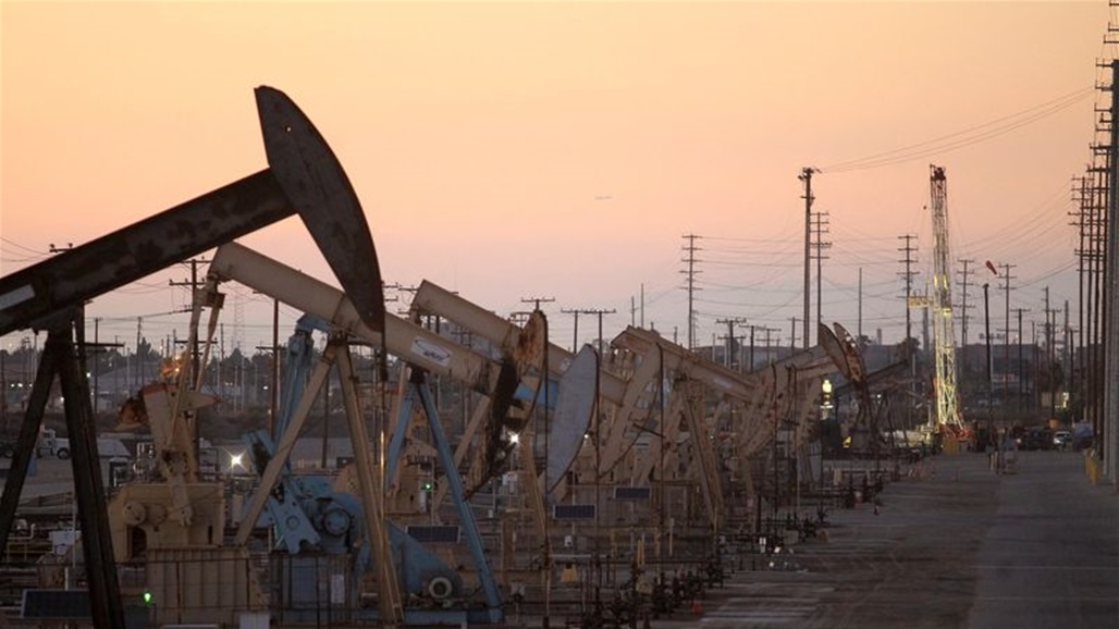 عطلة في غرب الكوكب تخفّض أسعار النفط عالميًا