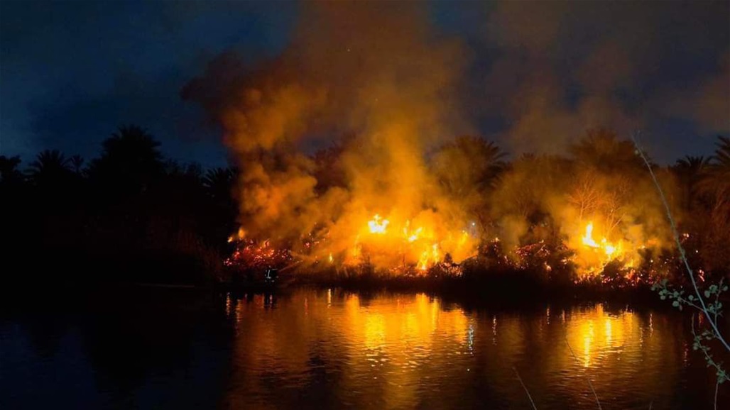 حريق داخل نهر الفرات في الكوفة