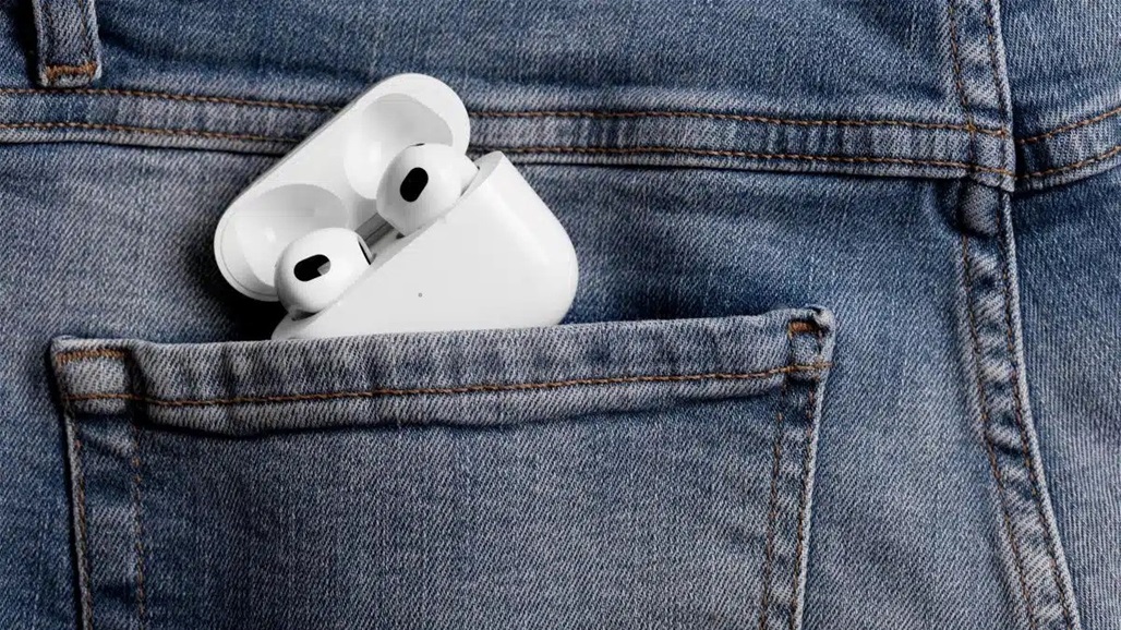Airpods تتسبب بسجن شاب ستة أشهر