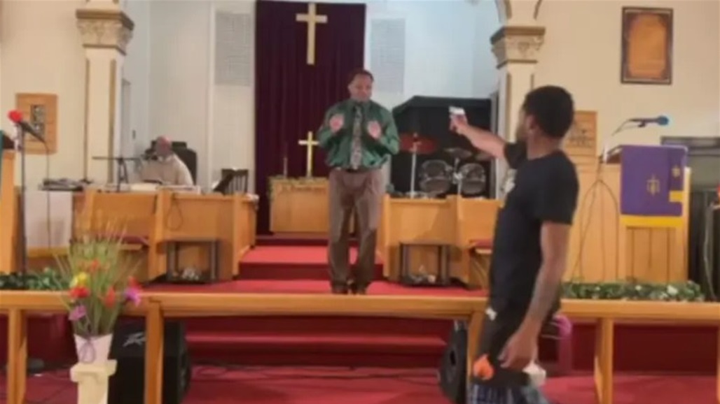 الحادثة الثانية خلال أسابيع.. مسدس يتعطّل قبل اطلاق النار على كاهن في كنيسة امريكية