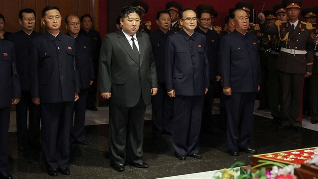"الزعيم" ينحني له.. وفاة مهندس فكرة "تقديس العائلة الحاكمة" في كوريا الشمالية 