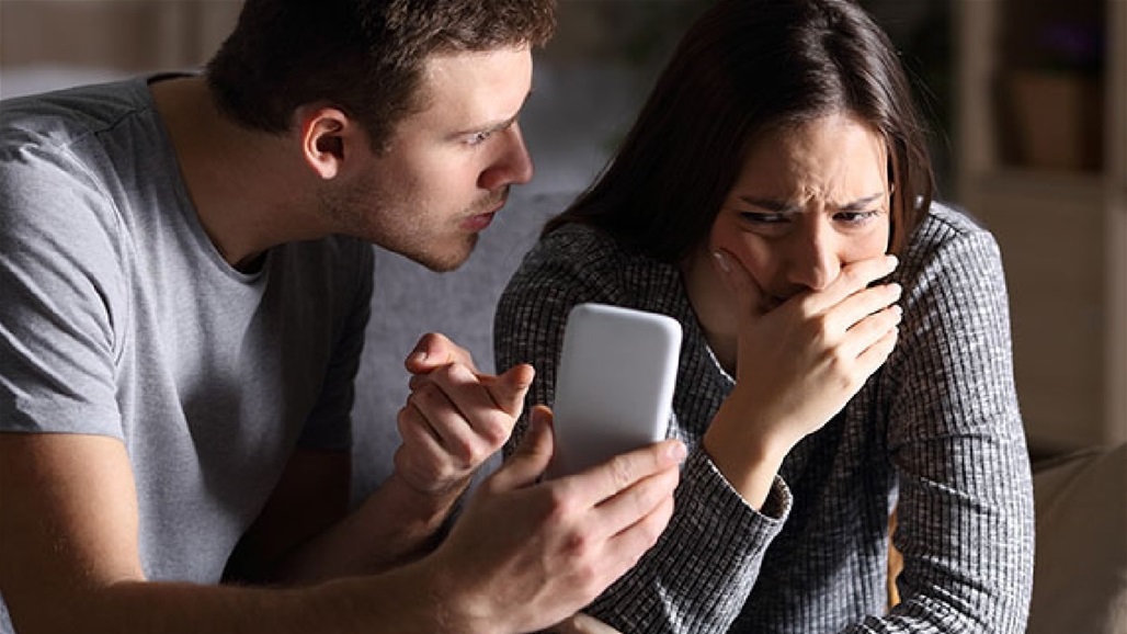 تهدد الحياة الزوجية.. متى تتحول الغيرة من صحية إلى مرضية؟