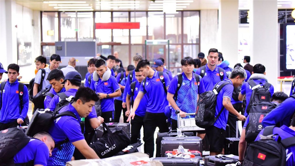 لمواجهة "أسود الرافدين".. المنتخب الفيتنامي يحط رحاله في البصرة (صور) 