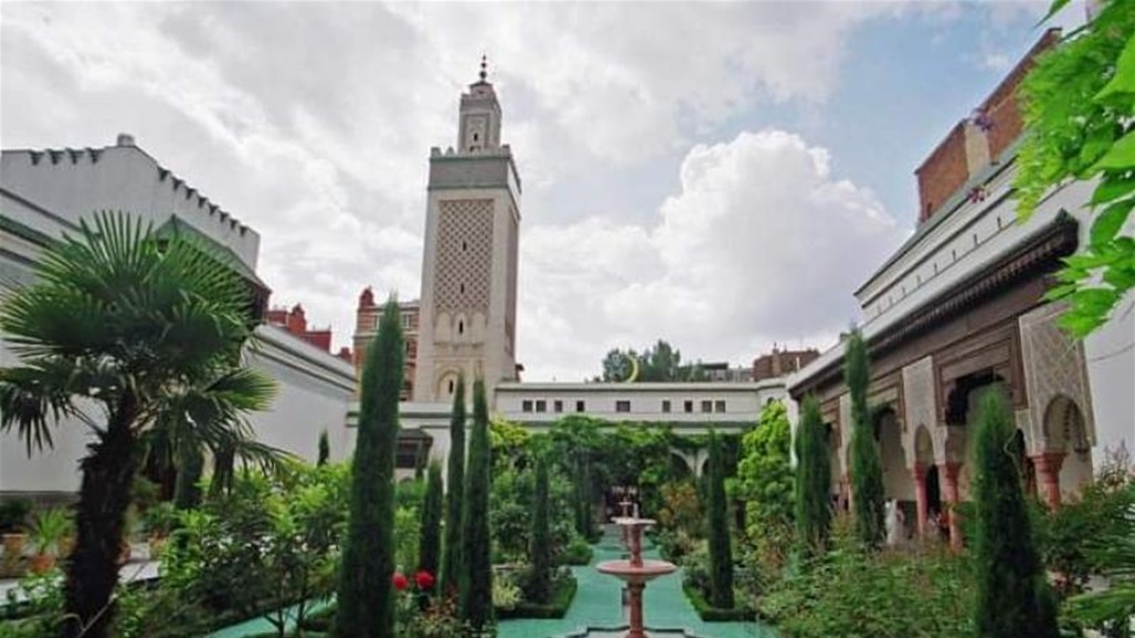 بسبب حدث استثنائي.. مسجد باريس يعلق صلاة الظهر يوما واحدا 