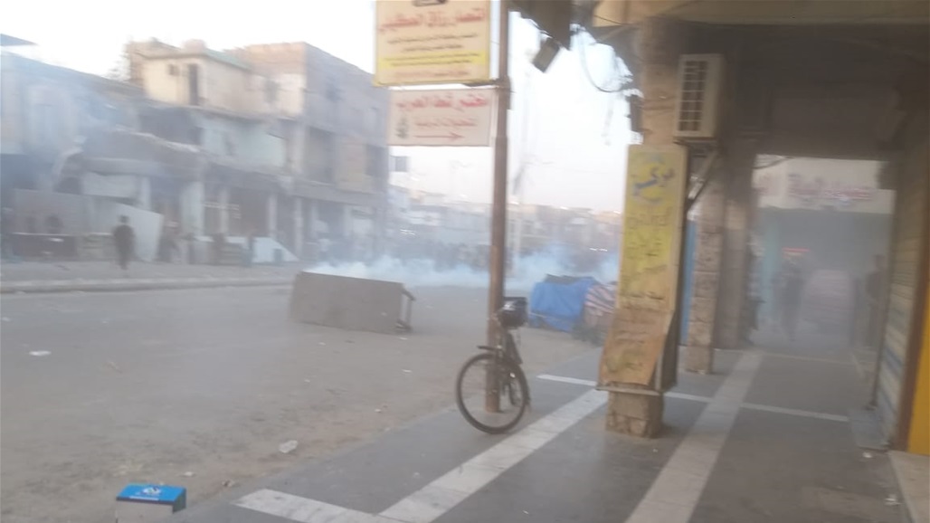 تظاهرات ذي قار.. قطع الطرق المؤدية إلى "الحبوبي" والأمن يستخدم "الدخانيات"