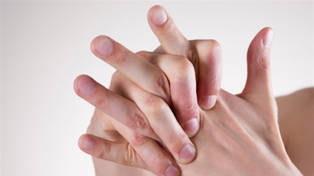 ما علاقة "فرقعة الأصابع" بالتهاب المفاصل؟