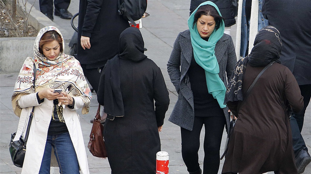 إيران.. تأجيل تنفيذ قانون "العفة والحجاب" الذي شرعه البرلمان