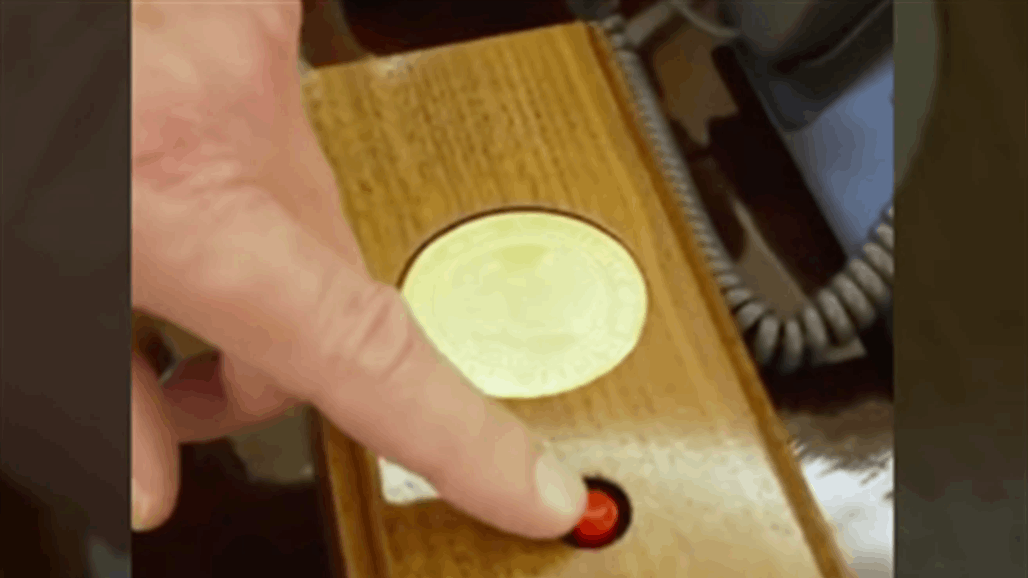 خلال لقاء تلفزيوني.. ترامب يضغط زر "نهاية العالم النووي" لطلب "الكوكاكولا"