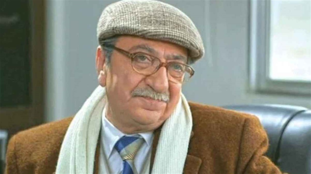بعد اختفاء لسنوات.. الفنان دريد لحام يظهر في مطار دمشق (صور)