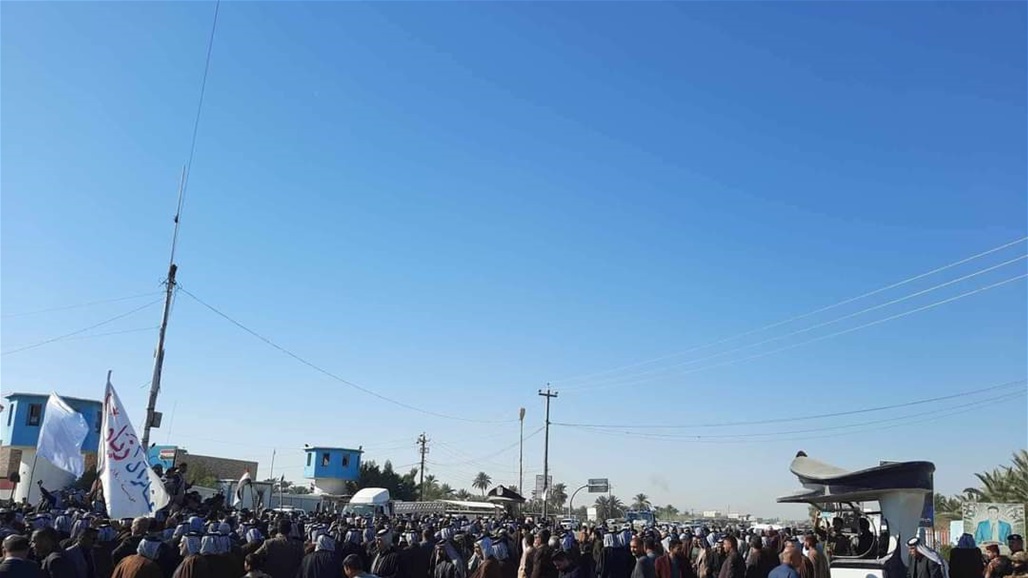 وقفة احتجاجية لفلاحي واسط تغلق بوابة حقل الأحدب النفطي