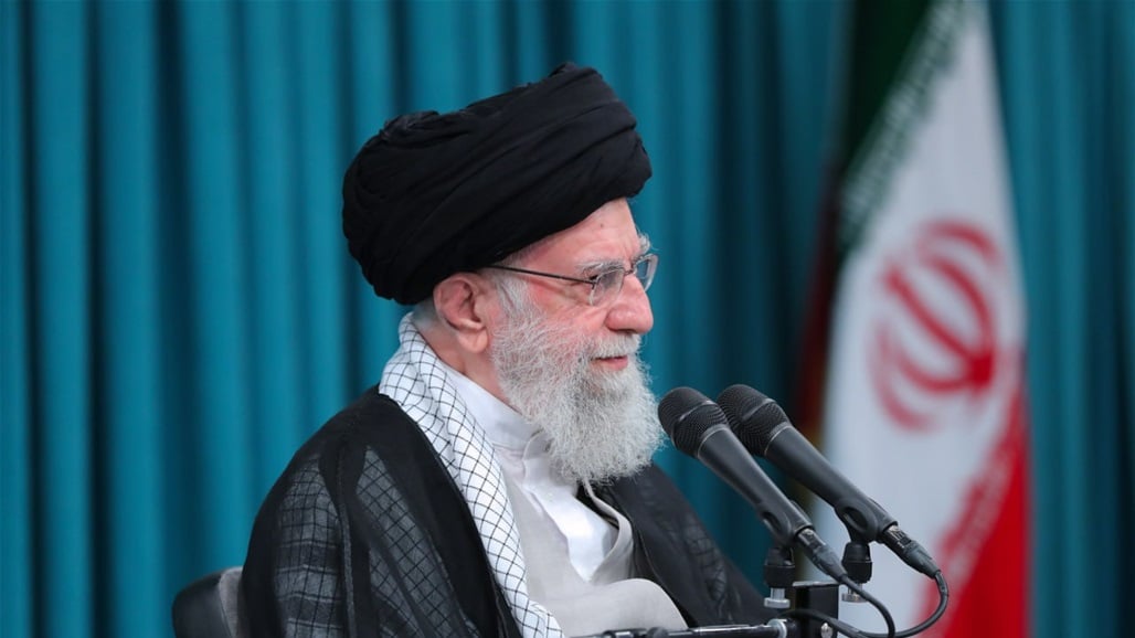 السيد الخامنئي يصدر بياناً بشأن حادث حريق ميناء رجائي 