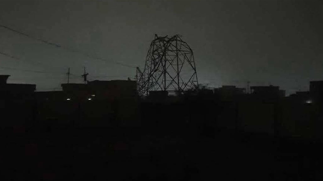 العاصفة الترابية تسقط ثلاثة أبراج للكهرباء في الشرقاط